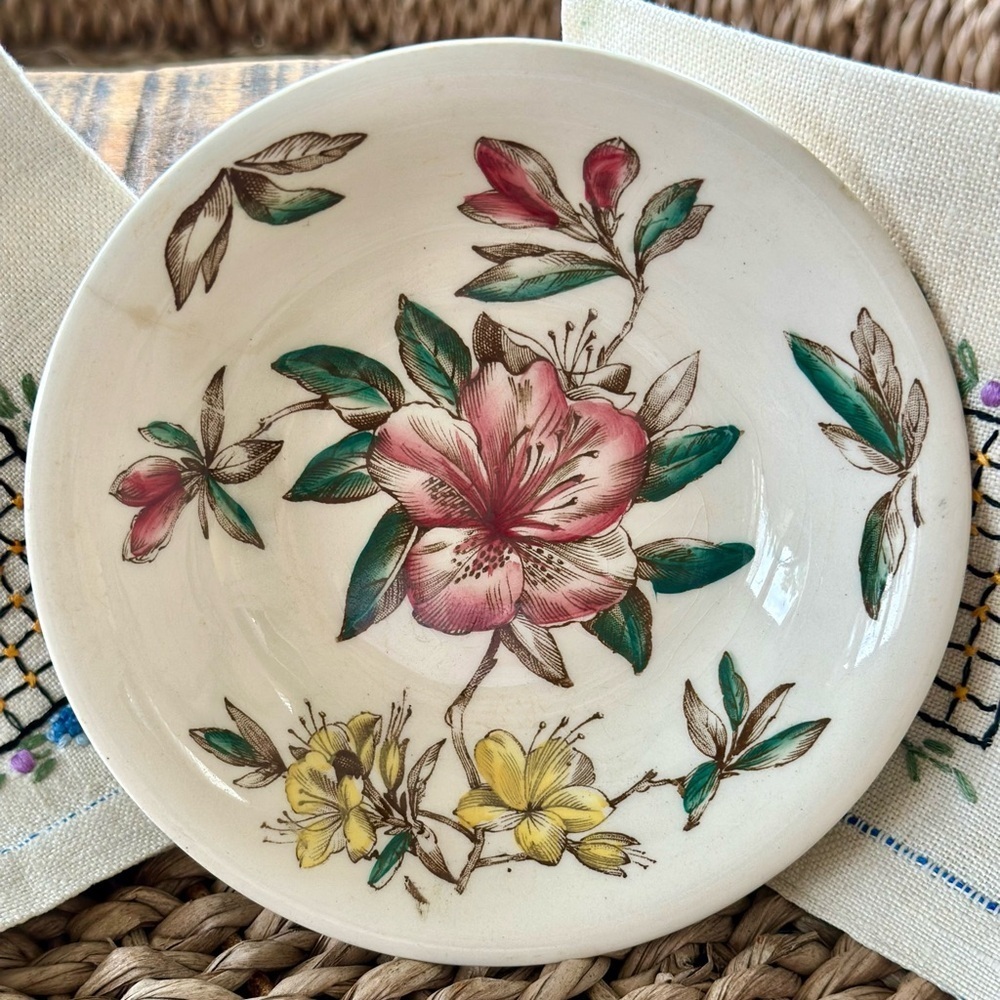 Johnson Bros Windsor Ware Azalea Pattern Berry Bowl